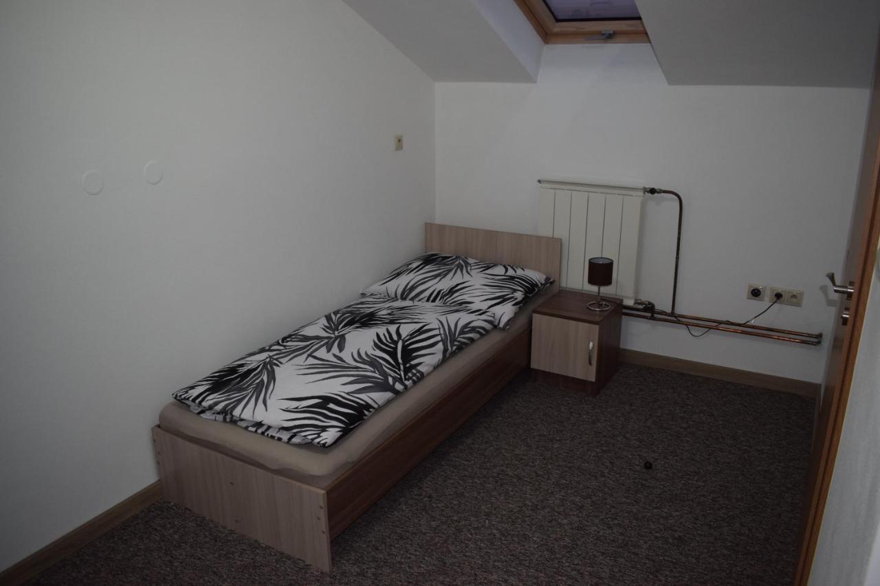 Ms-Ubytovanie Hotel Долни Кубин Екстериор снимка