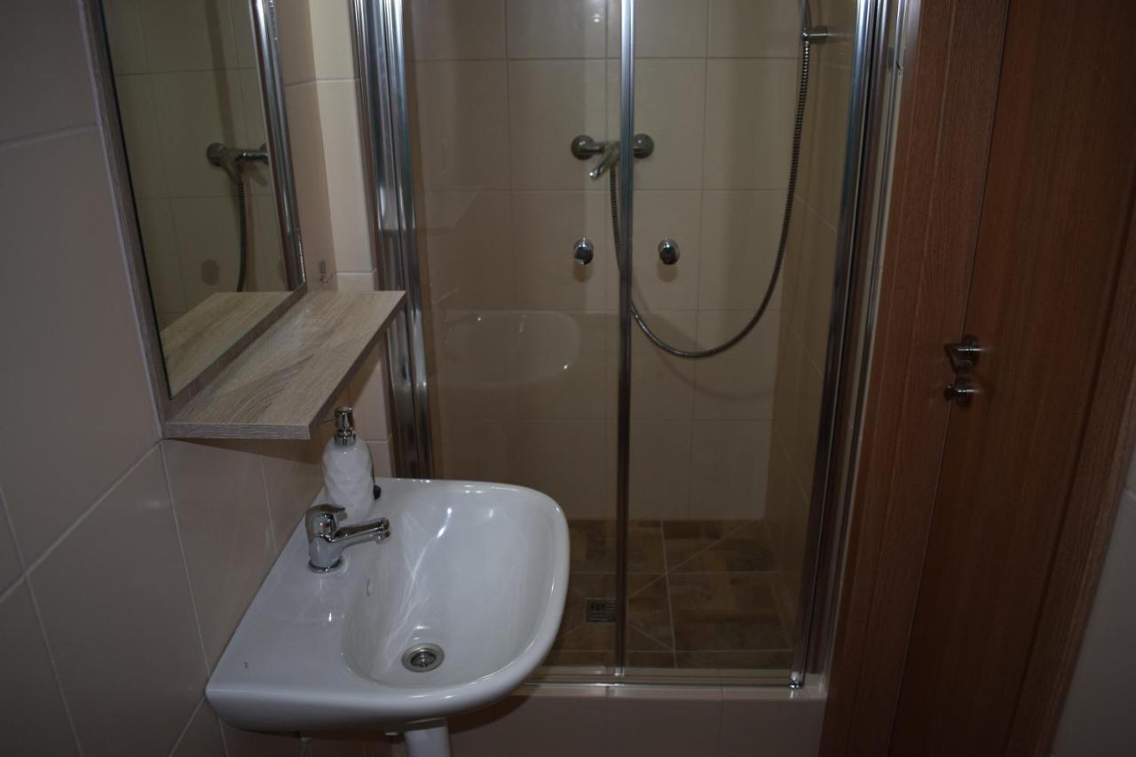 Ms-Ubytovanie Hotel Долни Кубин Екстериор снимка